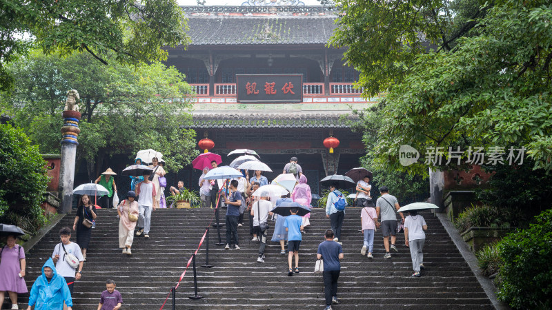 成都都江堰景区雨季的风景及游客