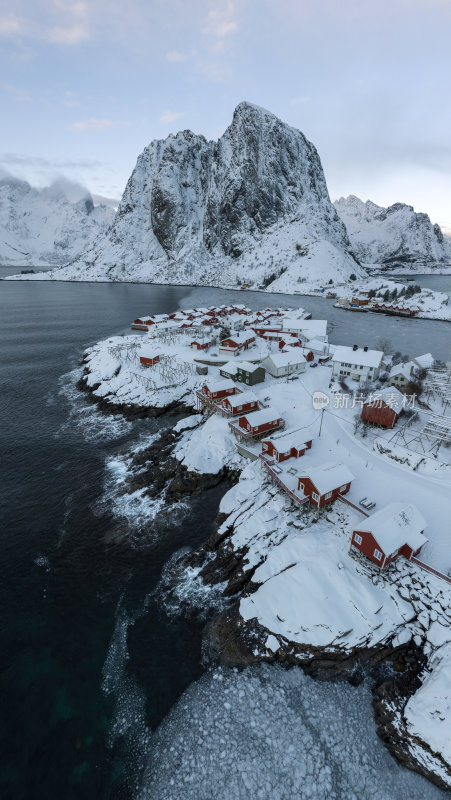 挪威罗弗敦群岛北极圈雷纳冬季雪景高空航拍