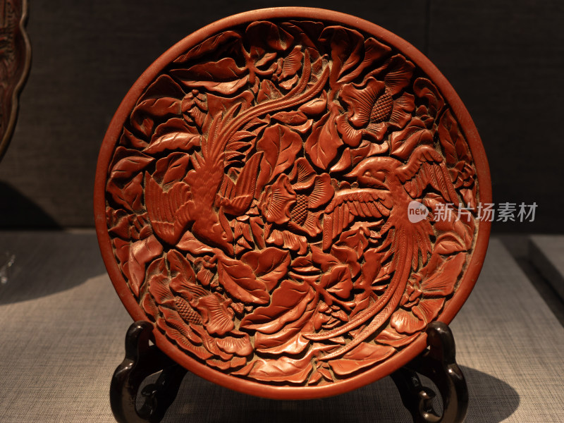 现代剔红双绶牡丹纹圆盘标本