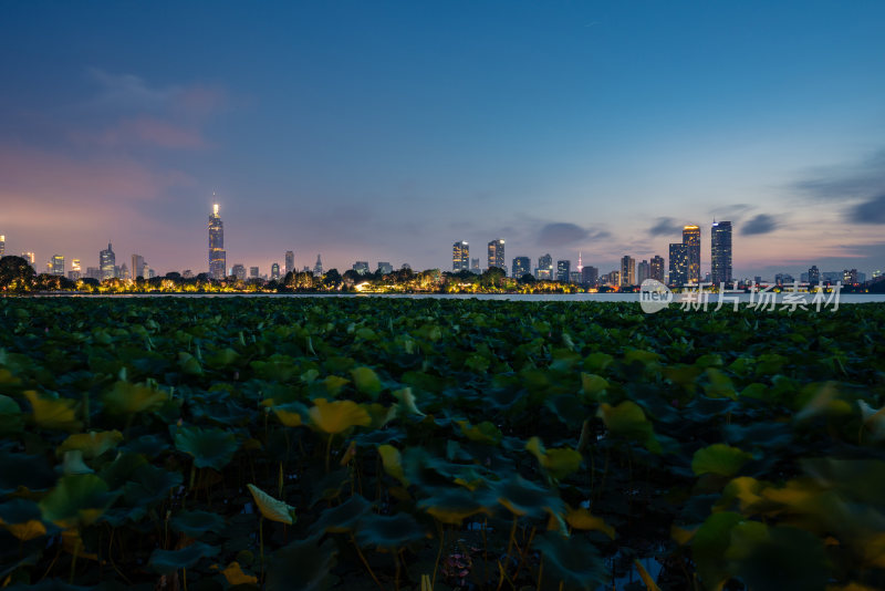 南京玄武湖日落夜景