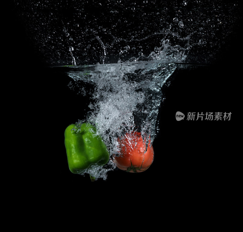 掉入水中的蔬菜