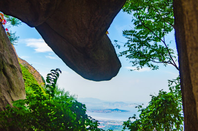 青岛崂山仰口风景区，觅天洞的神鬼探海