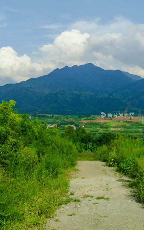 陕西秦岭山间小道自然风光景色