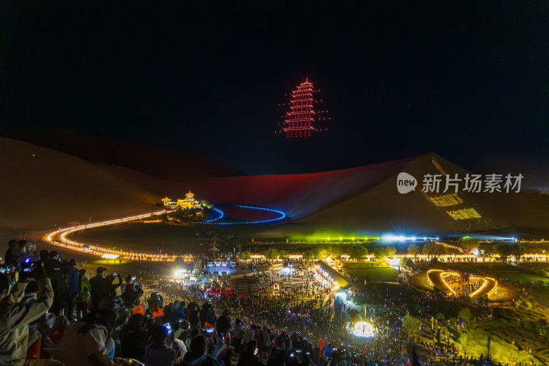 鸣沙山月牙泉夜景万人星空演唱会