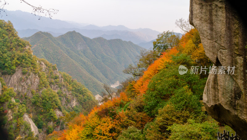 河南省洛阳白云山九龙潭秋天风景