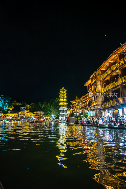 中国湖南湘西凤凰古城夜景