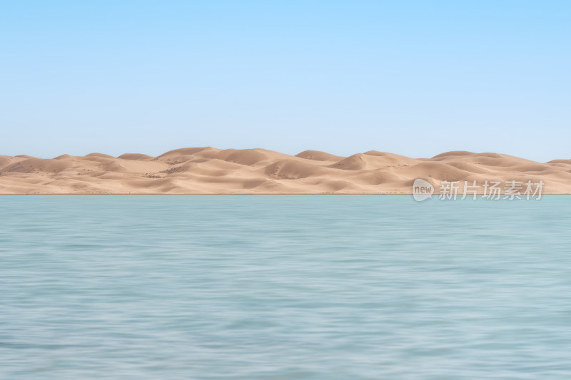 青海省海北州-青海湖尕海边的沙漠