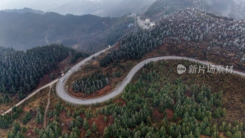 重庆酉阳：一场冰冻游客“醉”