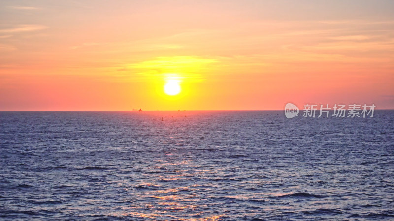 海南琼海海峡海上日落