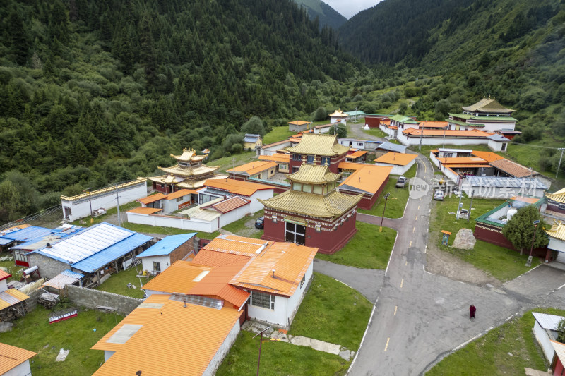 四川省阿坝州红原县康玛尔寺航拍全景