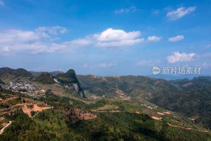 山脉 山峰 山峦 云雾缭绕的山峰