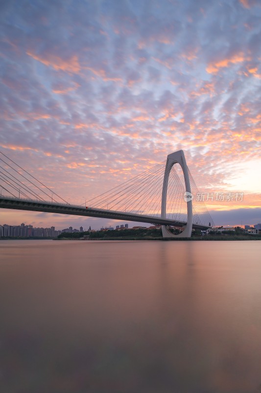 广西南宁青山大桥城市风光