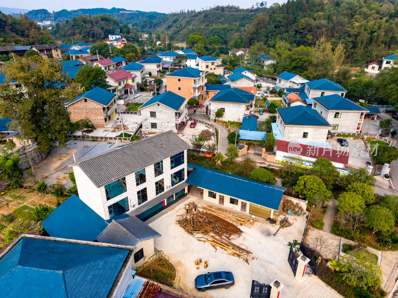 特色乡村房屋建筑道路航拍图