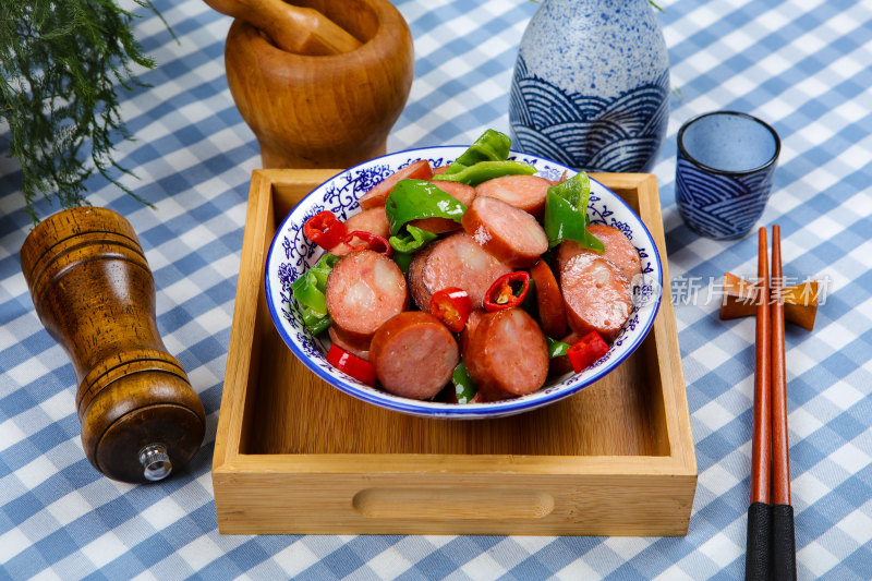 香辣美味的炒红肠