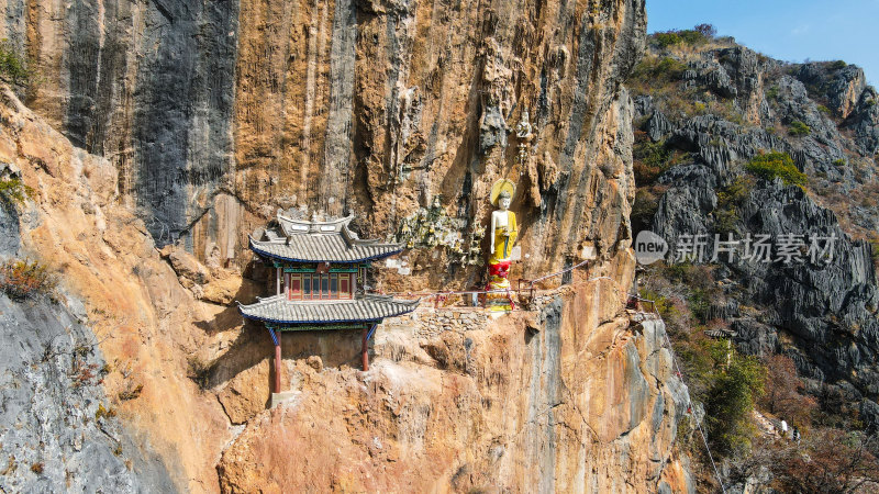 悬崖峭壁上的千年古佛大理宾川观音箐悬空寺