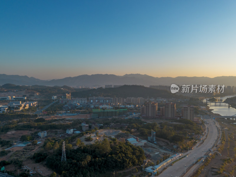 仙游城区依山傍水的古建筑群全景