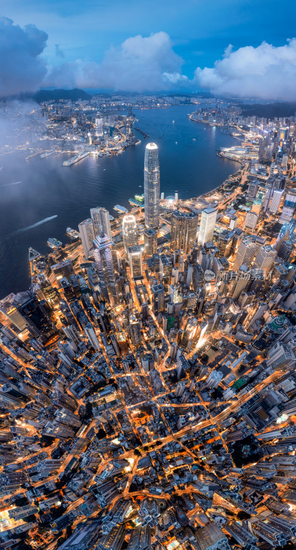 繁华都市夜景俯瞰灯火辉煌的高楼大厦