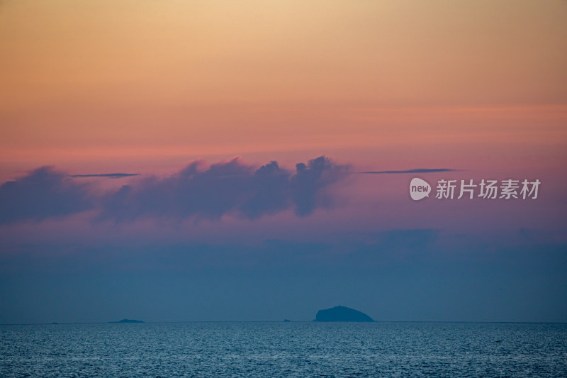 山东烟台东山栈桥海上日出海天相接一色景观