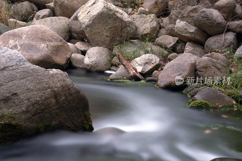 秋季北京山区流水慢门摄影