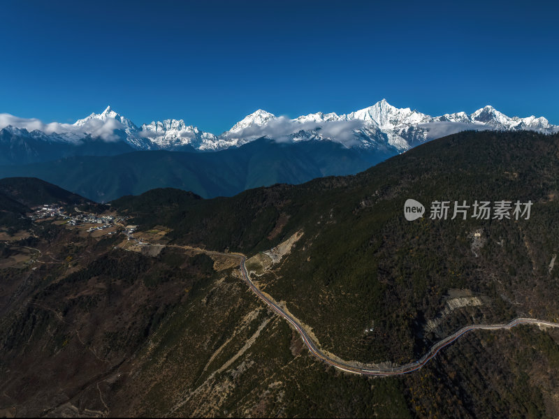 云南香格里拉梅里雪山飞来寺高空航拍