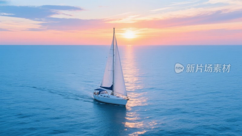 海面上的帆船，扬帆起航逐浪行