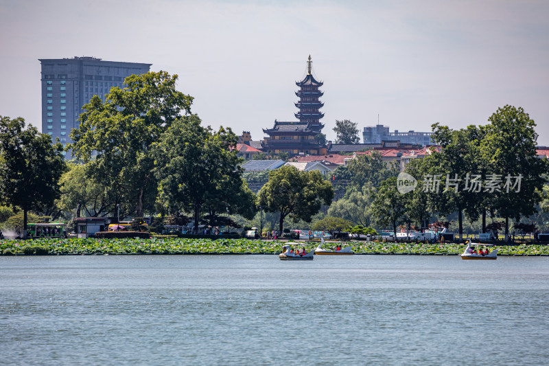 南京玄武湖鸡鸣寺