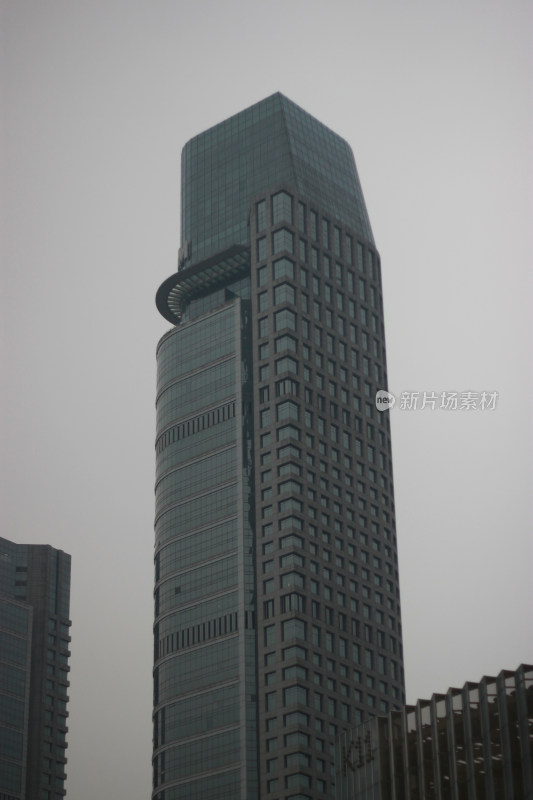 现代玻璃幕墙高楼大厦