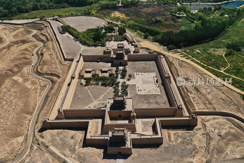 航拍嘉峪关关城景区