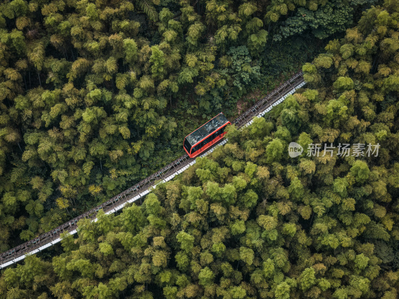 夏季航拍常州溧阳天目山南山竹海景区小火车