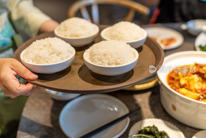 餐馆里的主食米饭