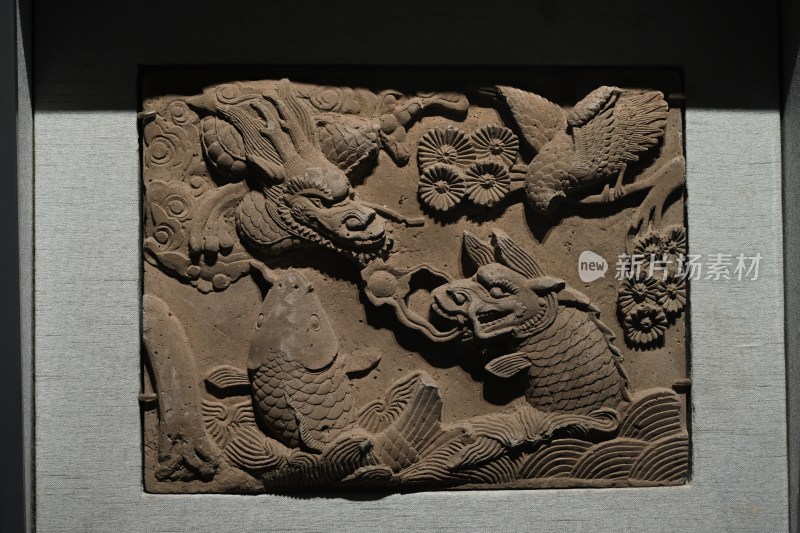 传统鱼龙花鸟浮雕砖雕