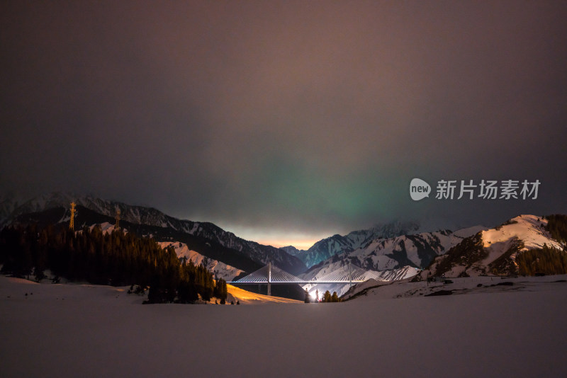 新疆果子沟大桥冬季雪景