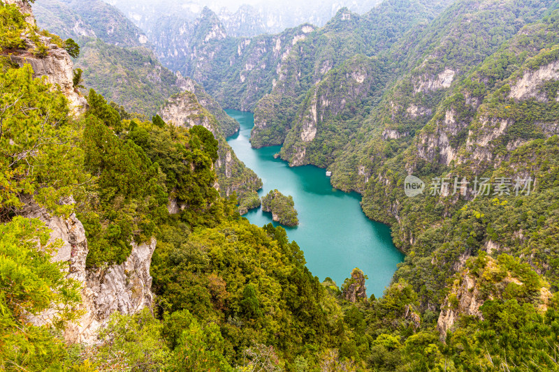 航拍峰林峡山水风光全景