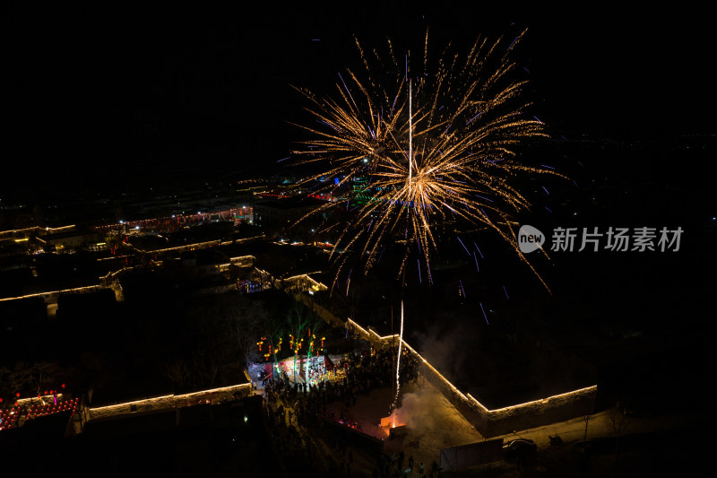 肥城五埠岭，烟花开满天空