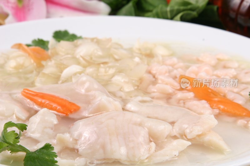 百合虾仁熘鱼片