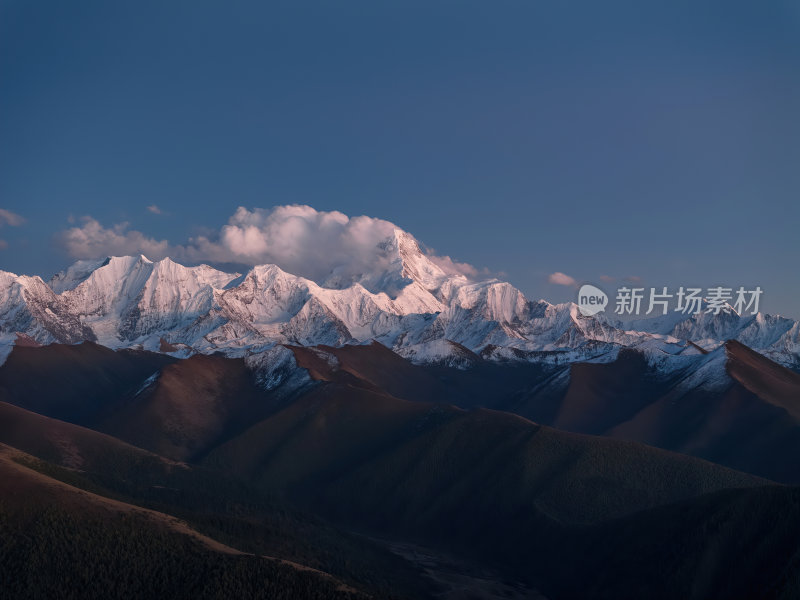 四川甘孜州木雅神山贡嘎神山雪山高空航拍