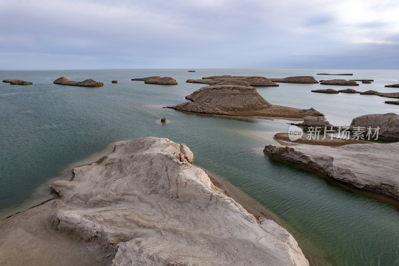 青海海西州乌素特水上雅丹奇异地貌高空航拍