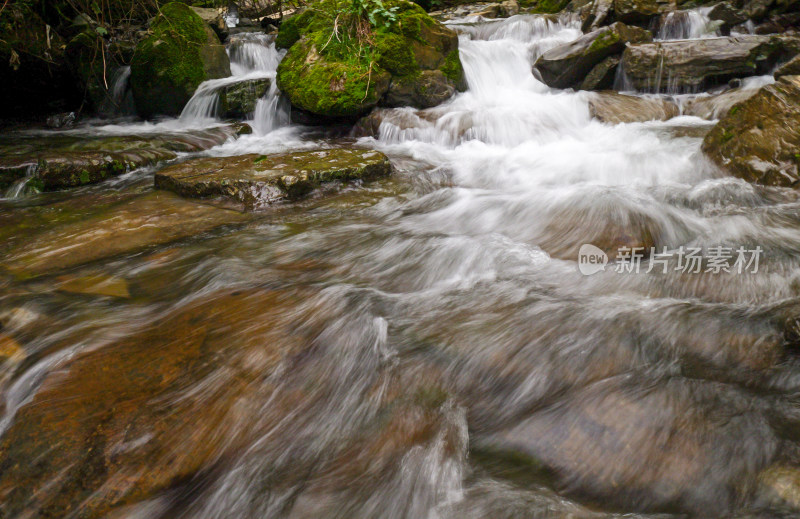 大山河流溪水水流慢速