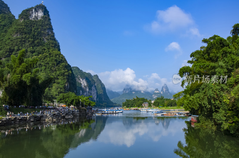 桂林阳朔兴坪古镇漓江游船码头山水风光