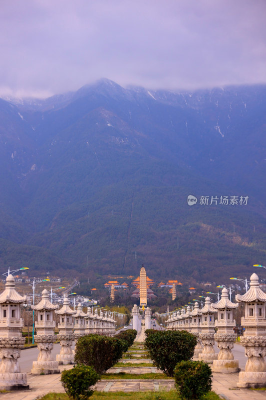 依山而建的古建筑群景观大理崇圣寺三塔