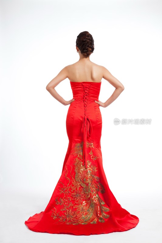 棚拍身穿中国传统服装年轻女人的背影