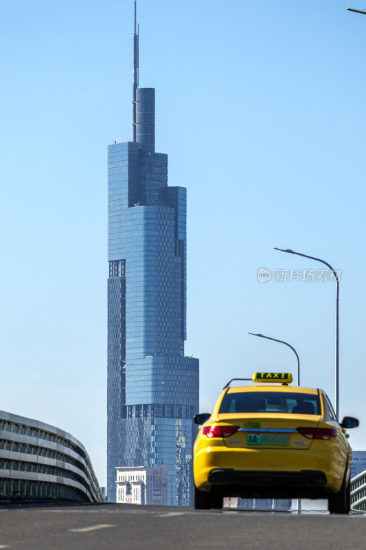 南京站出租车与紫峰大厦