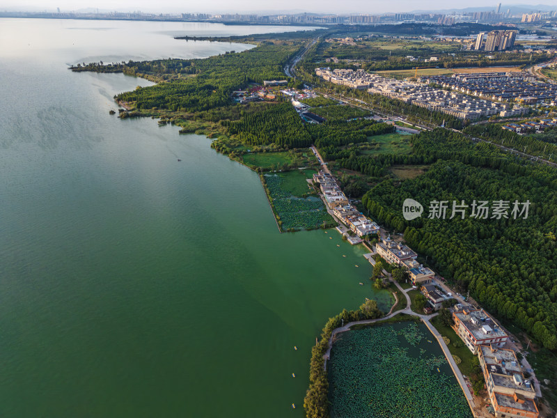 航拍滇池湖畔城市风光