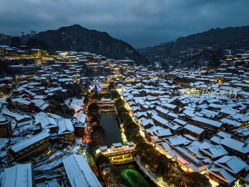 贵州黔东南苗族千户苗寨冬季蓝调夜景航拍