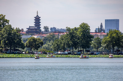 南京玄武湖鸡鸣寺