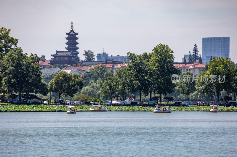 南京玄武湖鸡鸣寺