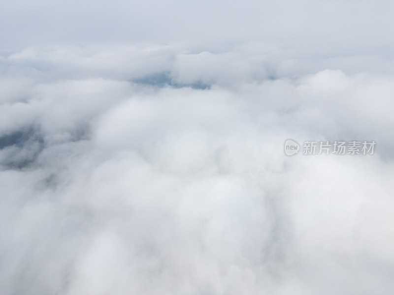 空中俯瞰视角下的壮观云海景象