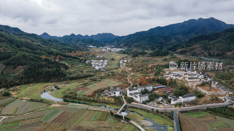 安徽呈坎村山村秋景徽派建筑群航拍