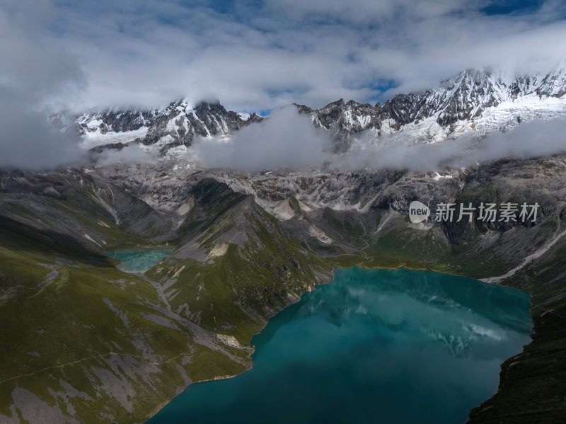 西藏山南洛扎秘境库拉岗日白马林措航拍