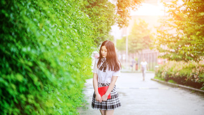 阳光下的女孩